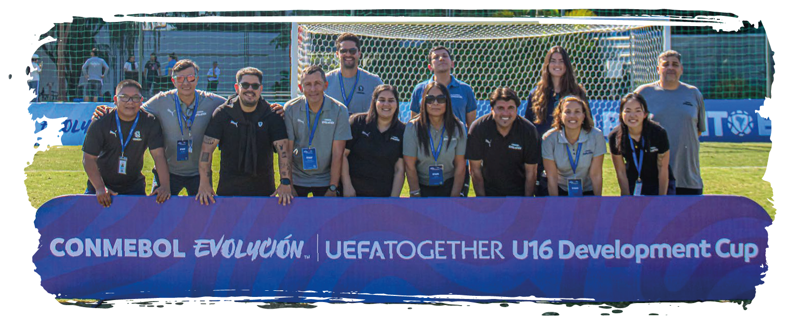 Foto grupal del torneo CONMEBOL Evolución | UEFA Together — U16 Development Cup